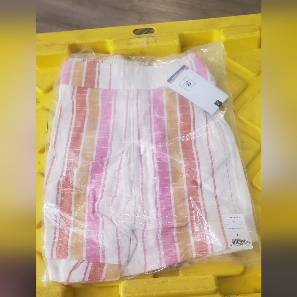 Shorts - Picture 2 of 2